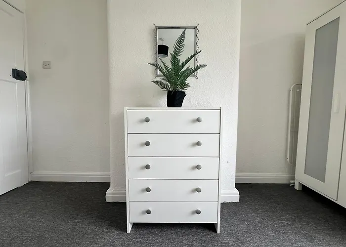 Budget Spacious 3 Bed In Mánchester