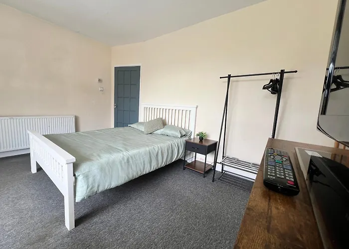 Budget Spacious 3 Bed In * Mánchester