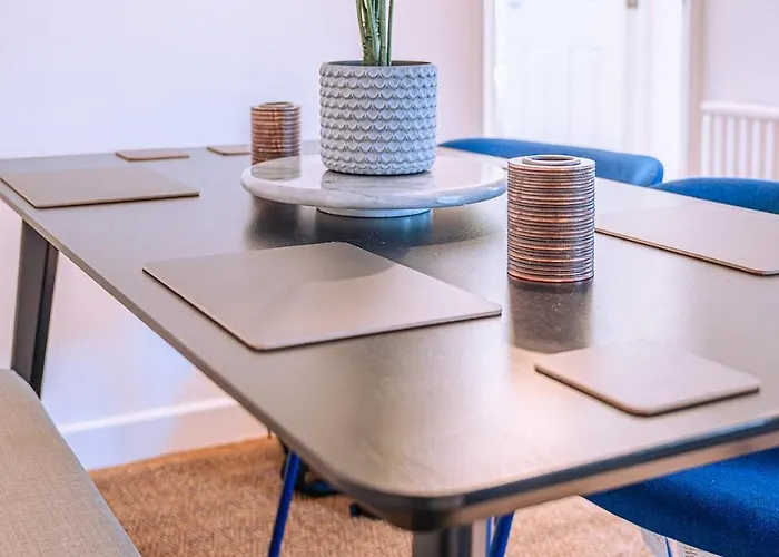 2 Bedroom Denton, Suitable For Professionals Needing A Peaceful Work Environment Apartament