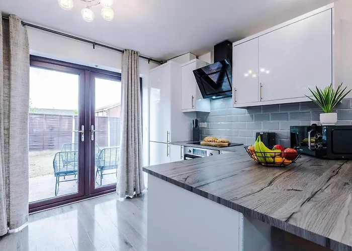 Tatil Evi New! 2br With Parking, Near Manchester