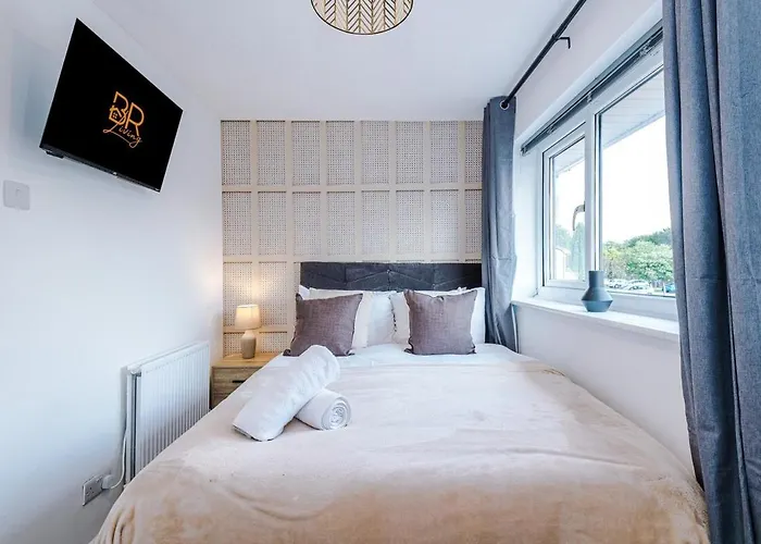 New! 2br With Parking, Near Manchester