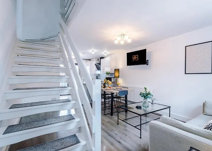 New! 2br With Parking, Near * Manchester