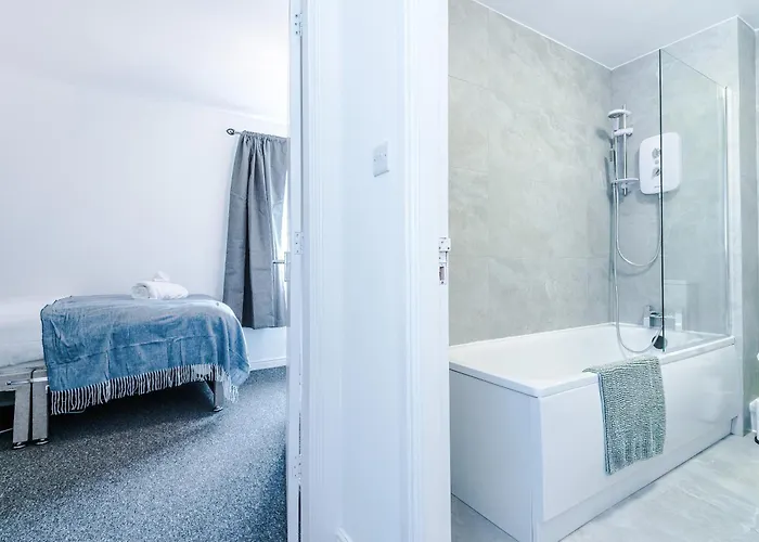 Ferienhaus Modern 3 Bedroom - Driveway Parking For 2 Vehicles, Close To Centre Manchester