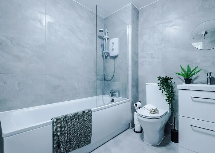 Modern 3 Bedroom - Driveway Parking For 2 Vehicles, Close To Centre 別荘 マンチェスター