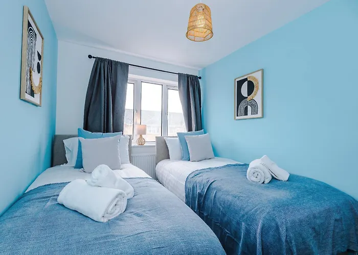 Modern 3 Bedroom - Driveway Parking For 2 Vehicles, Close To Centre Ferienhaus *