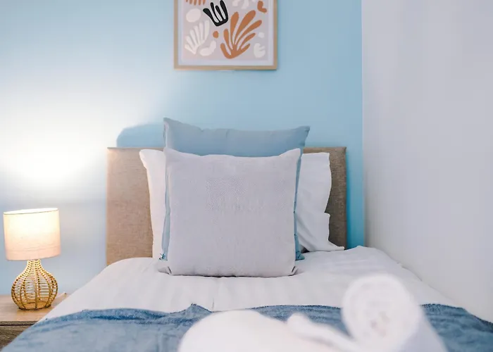 Modern 3 Bedroom - Driveway Parking For 2 Vehicles, Close To Centre Ferienhaus *