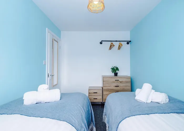 Ferienhaus Modern 3 Bedroom - Driveway Parking For 2 Vehicles, Close To Centre *