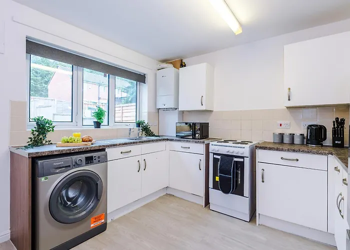 Modern 3 Bedroom - Driveway Parking For 2 Vehicles, Close To Centre Ferienhaus