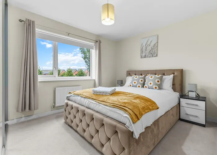 Modern 4 Bedroom Detached House 66cl Casa de Férias Manchester