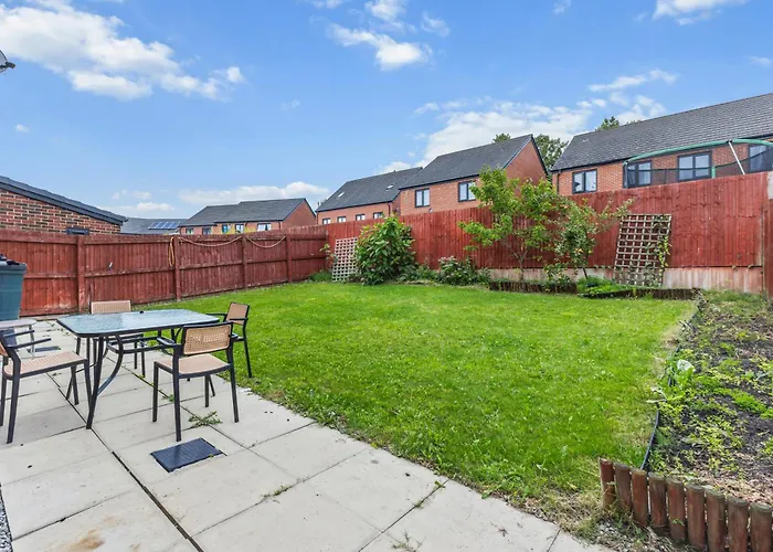 Modern 4 Bedroom Detached House 66cl *