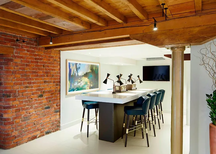 Marriott Victoria & Hotel 4*