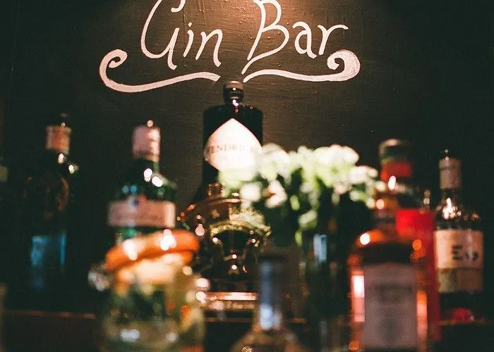 Отель Marriott Victoria &