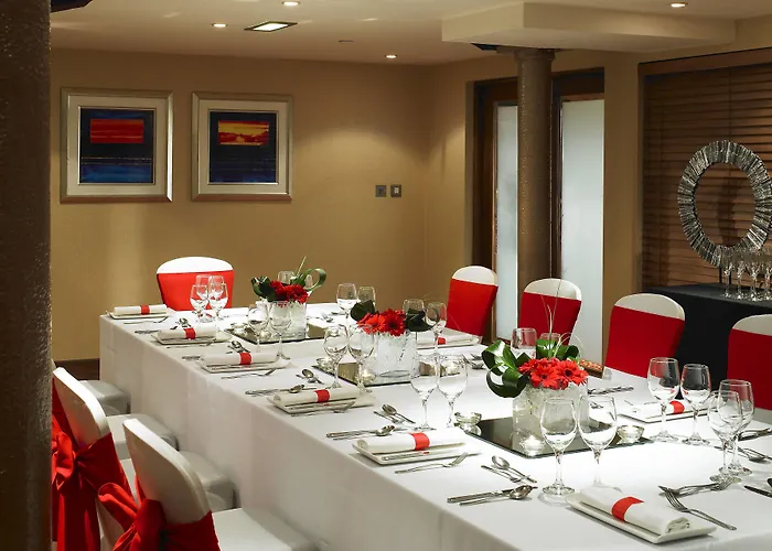 Marriott Victoria & Отель 4*