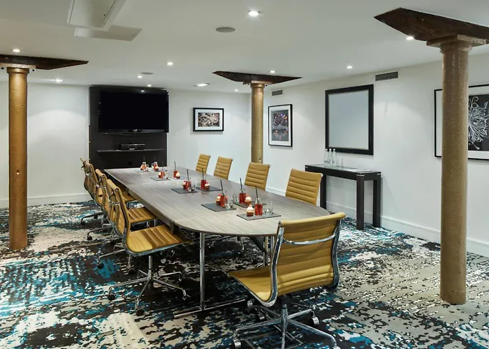 Marriott Victoria & Hotel