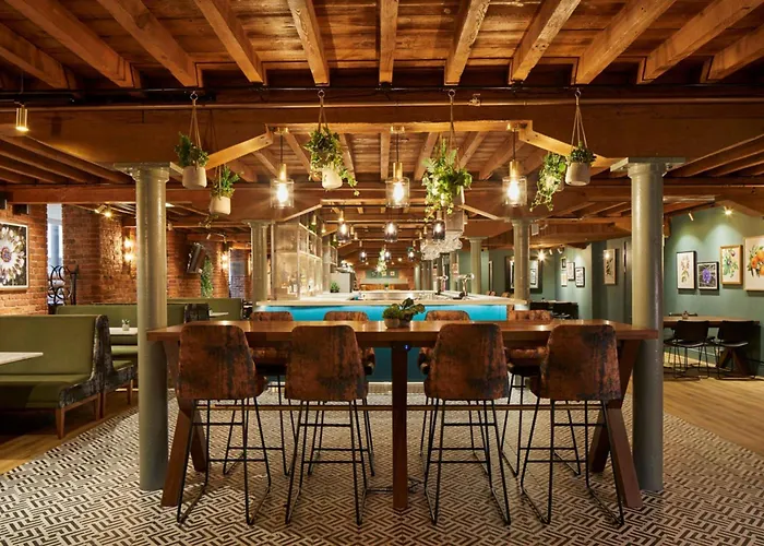 Marriott Victoria & Hotel 4*