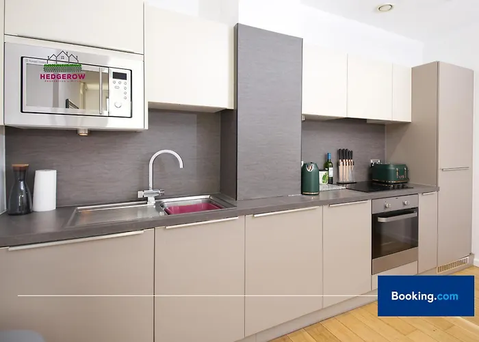 公寓 Premium Deals On Modern 2 -bed 2-bath For Movers & Pros By Hedgerow L Embrace Comfort And Ease With Our Inviting 2 Bedroom L Attractions Like Science And Industry Museum, Museum & Art Gallery *