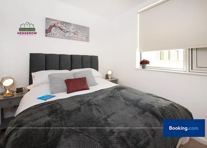 Premium Deals On Modern 2 -bed 2-bath For Movers & Pros By Hedgerow L Embrace Comfort And Ease With Our Inviting 2 Bedroom L Attractions Like Science And Industry Museum, Museum & Art Gallery 公寓