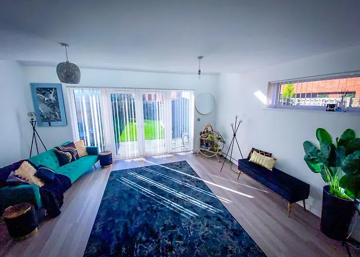 Bed and breakfast Royal At Coop Live Etihad, Sports 3*