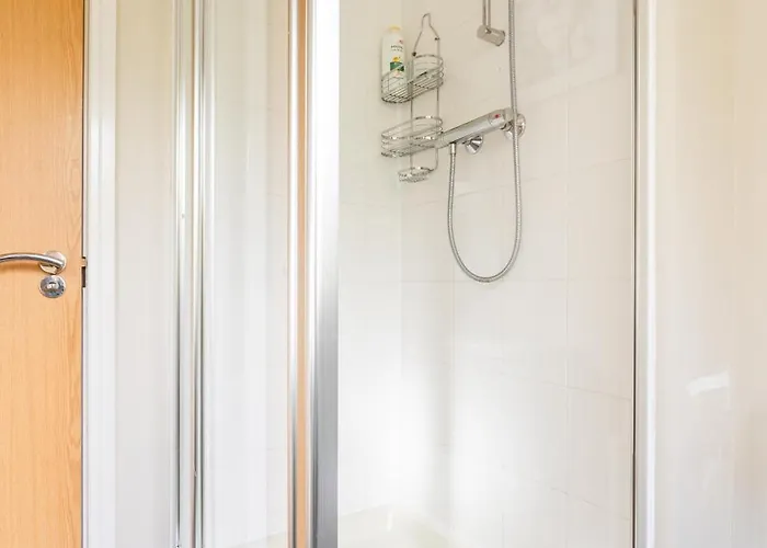 Cheerful 4-bedroom House With Multiple Car Parking 度假居 曼彻斯特