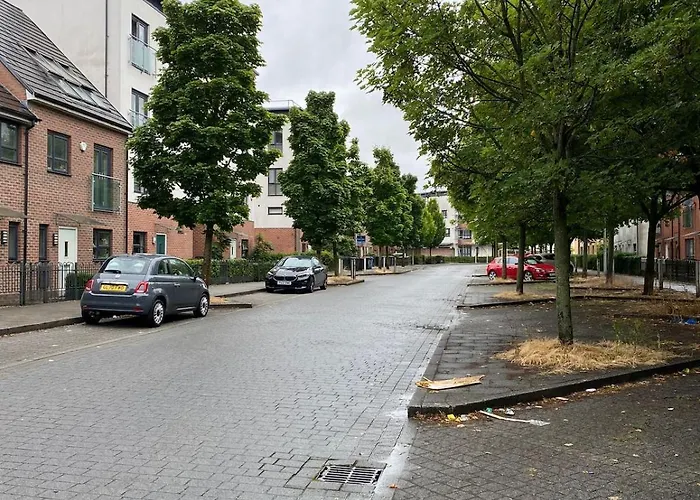 Cheerful 4-bedroom House With Multiple Car Parking * 曼彻斯特