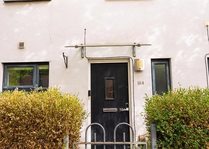 度假居 Cheerful 4-bedroom House With Multiple Car Parking