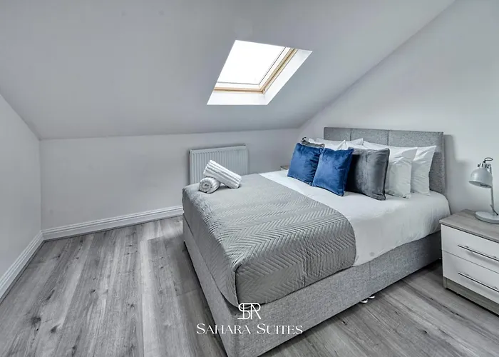 بيت للعطل Spacious 5br - Sleeps 10 - - Ao, Etihad & Trafford - Parking