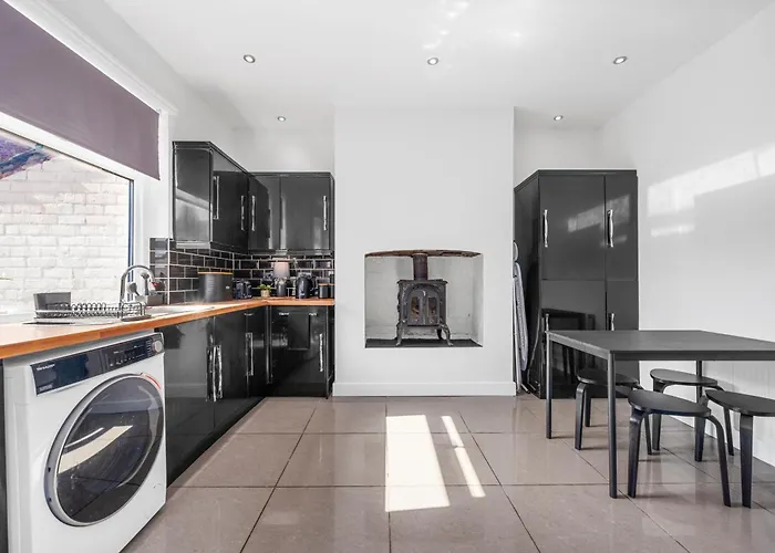 Three Bedroom House By Brookland Serviced Short Lets With Free Wifi *