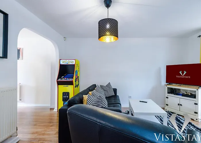 Dom wakacyjny Cosy 3bdr House By Vista Short Lets & Serviced With Ps4 And Parking