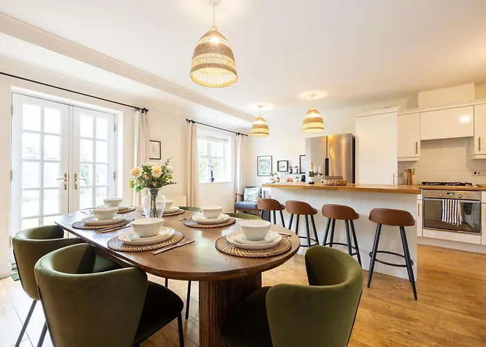 Luxury Spacious 3-bed Oasis Just 10 Mins From Centre With Free Parking *