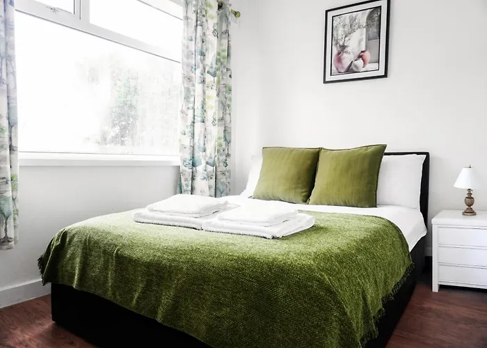 Spacious 3Br Weekend Getaway Home Near Etihad And Coop Live - Free Parking! * Manchester