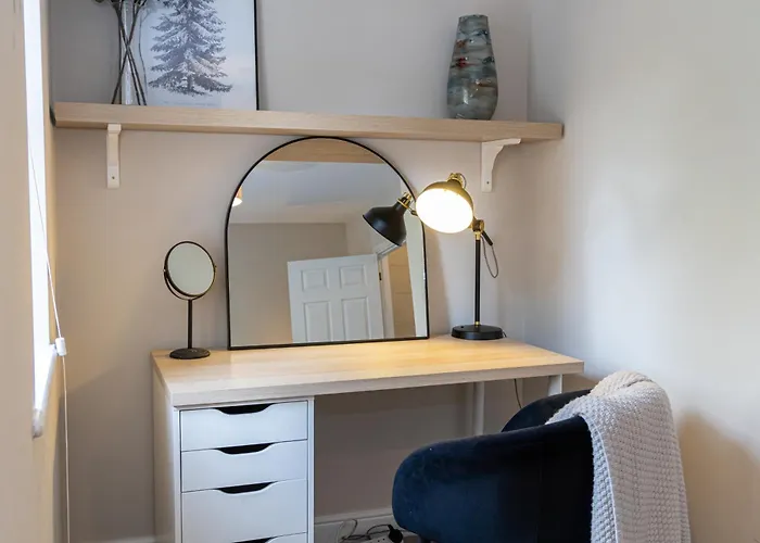 別荘 Luxury Spacious 3-bed Oasis Just 10 Mins From Centre With Free Parking