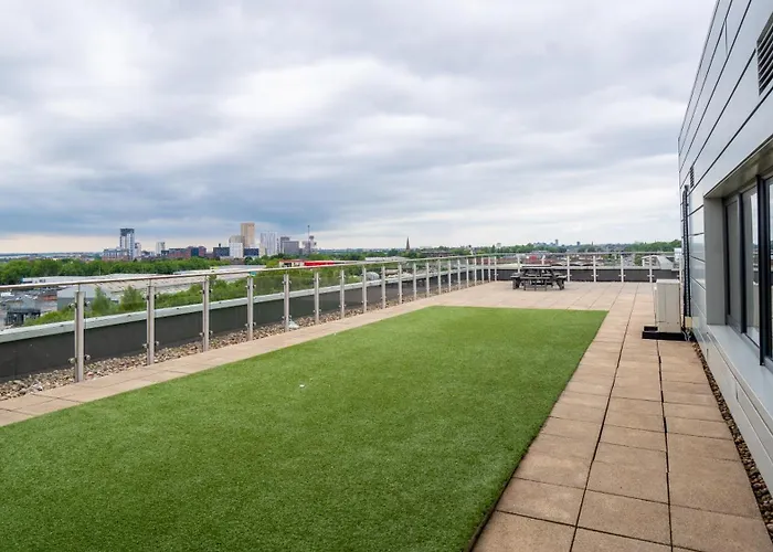 Mega9 Luxury 2bedrooms - 2baths, 2toilets Apartment