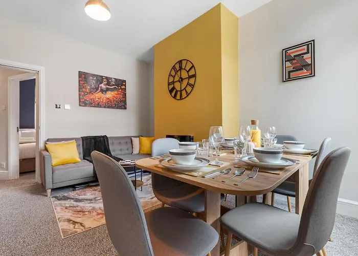 Stylish 3-bedroom 14mins To Co-op Live Arena