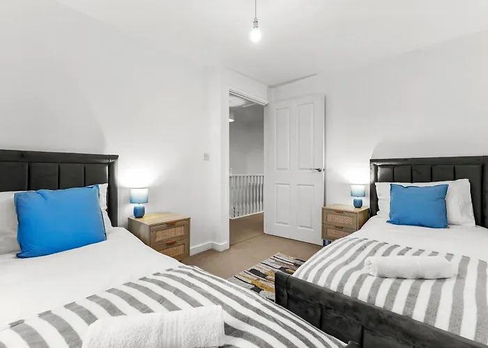 Holiday home 3 Bedroom House With 5 Beds And Parking 18lw Manchester