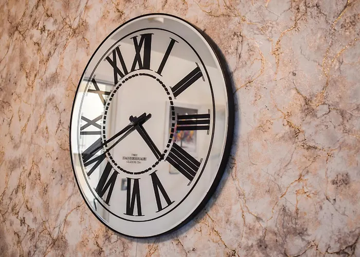 New 3 Bedroom Stylish With Drive & Garden