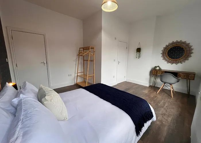 Stylish 5br 5ba In Salford Street Parking Сasa de vacaciones Mánchester