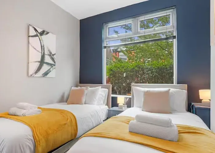 Stylish 3-bedroom 14mins To Co-op Live Arena