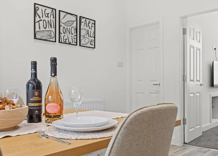 Cosy Stylish 5-bed 3-bath, With Free Wi-fi, Garden And Parking * Mánchester