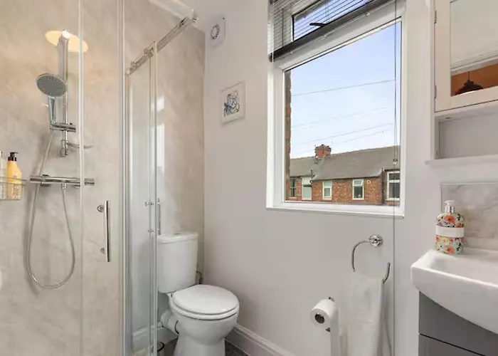 Stylish 3-bedroom 14mins To Co-op Live Arena