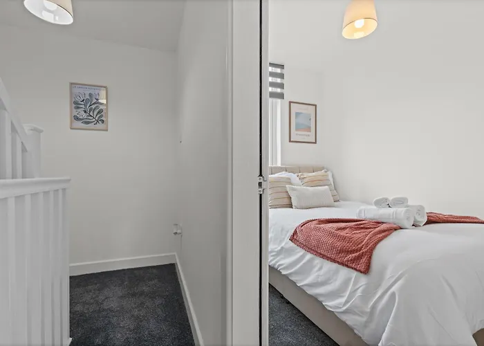 Сasa de vacaciones Cosy Stylish 5-bed 3-bath, With Free Wi-fi, Garden And Parking