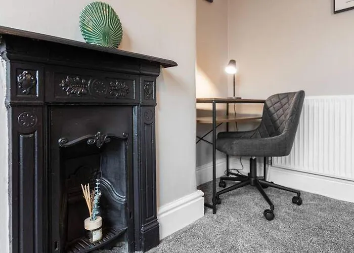 Stylish 3-bedroom 14mins To Co-op Live Arena