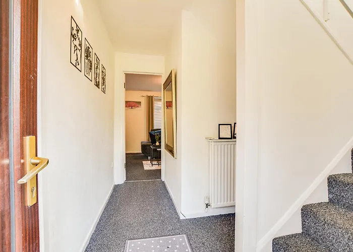 New 3 Bedroom Stylish With Drive & Garden 度假居 曼彻斯特