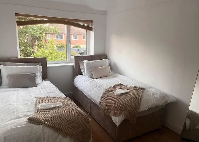 Feriehus Sleeps 5 - Free Parking Wifi Near Airport &