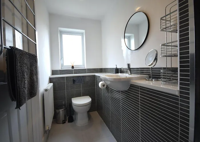 Modern 3br With Garden And Parking Mcr *