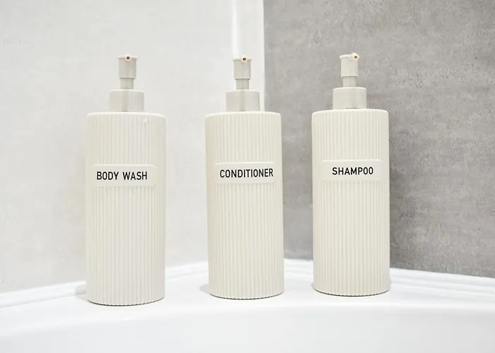 펜션 New 3 Bedroom Stylish With Drive & Garden *