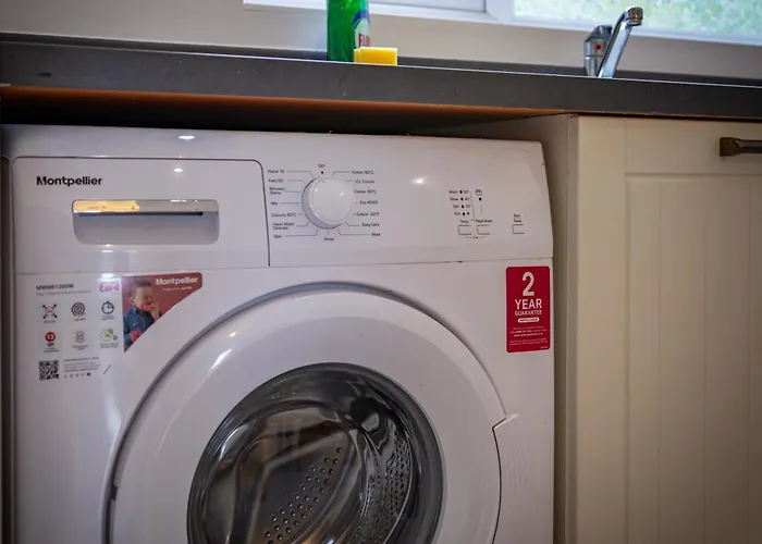 3 Bedroom House With 5 Beds And Parking 18lw Manchester