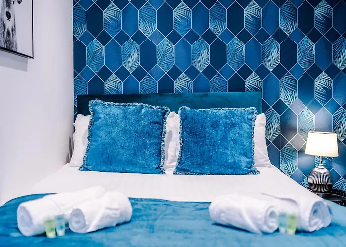 Stunning 5bed 3bath House, Parking, Feriehus *