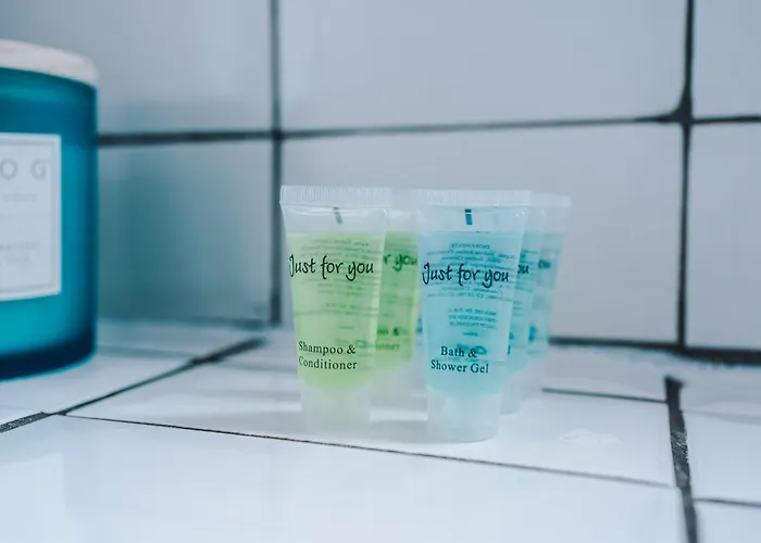 Spacious 4br With 3 Baths, Manchester