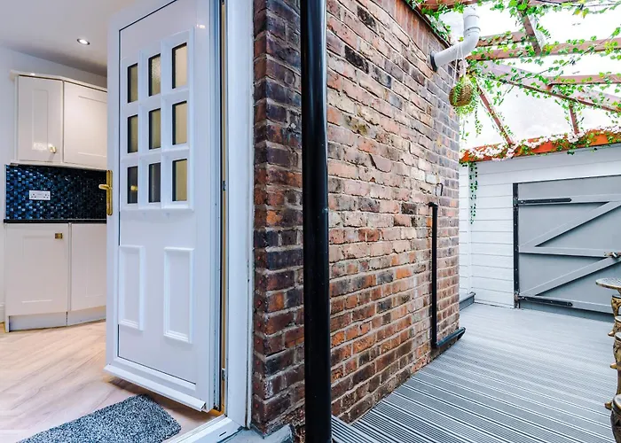 Stunning 5bed 3bath House, Parking,