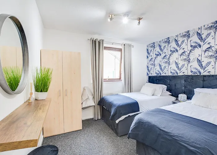 New 3 Bedroom Stylish With Drive & Garden